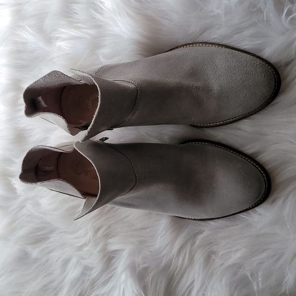 Seychelles soft gray suede leather booties. Size 7 - Picture 1 of 10